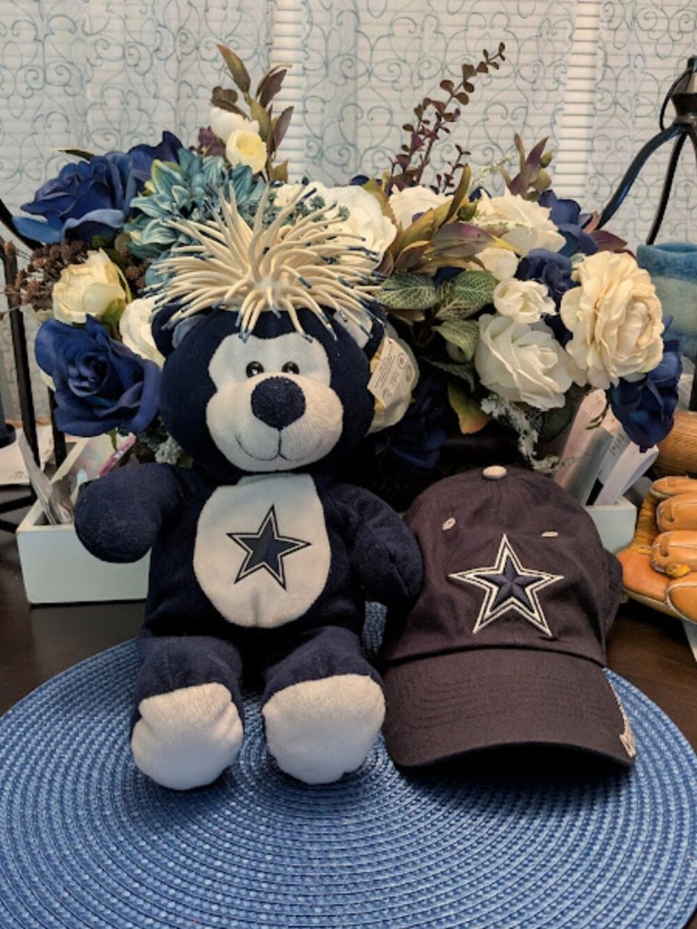 NFL Dallas Cowboys GOOD STUFF Plush & Cowboy Hat (New)